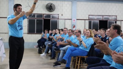 O palestrante Dalmir Sant'Anna trouxe din&acirc;mica e m&aacute;gica em sua fala