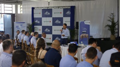 Vice-presidente e diretor de produ&ccedil;&atilde;o, Paulo Costacurta deu in&iacute;cio ao evento, enfatizando o papel do suinocultor