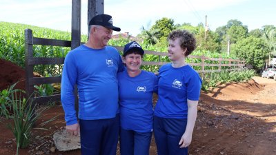 M&aacute;rcia e Atenor com a filha Roberta, que representa a quarta gera&ccedil;&atilde;o de empres&aacute;rios rurais na propriedade