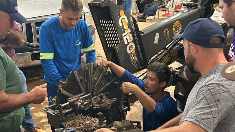 Treinamento aos cooperados de Cristal do Sul sobre silagem