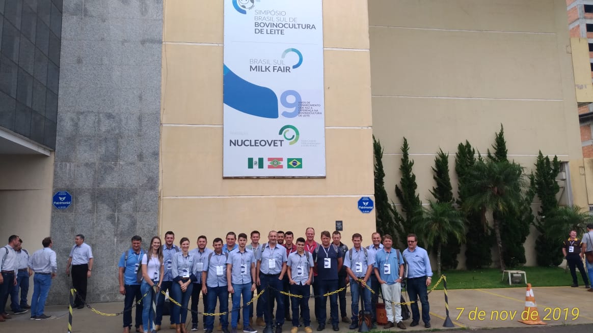 9° SIMPÓSIO BRASIL SUL DE BOVINOCULTURA DE LEITE: equipe técnica da Cooper A1 participou do evento