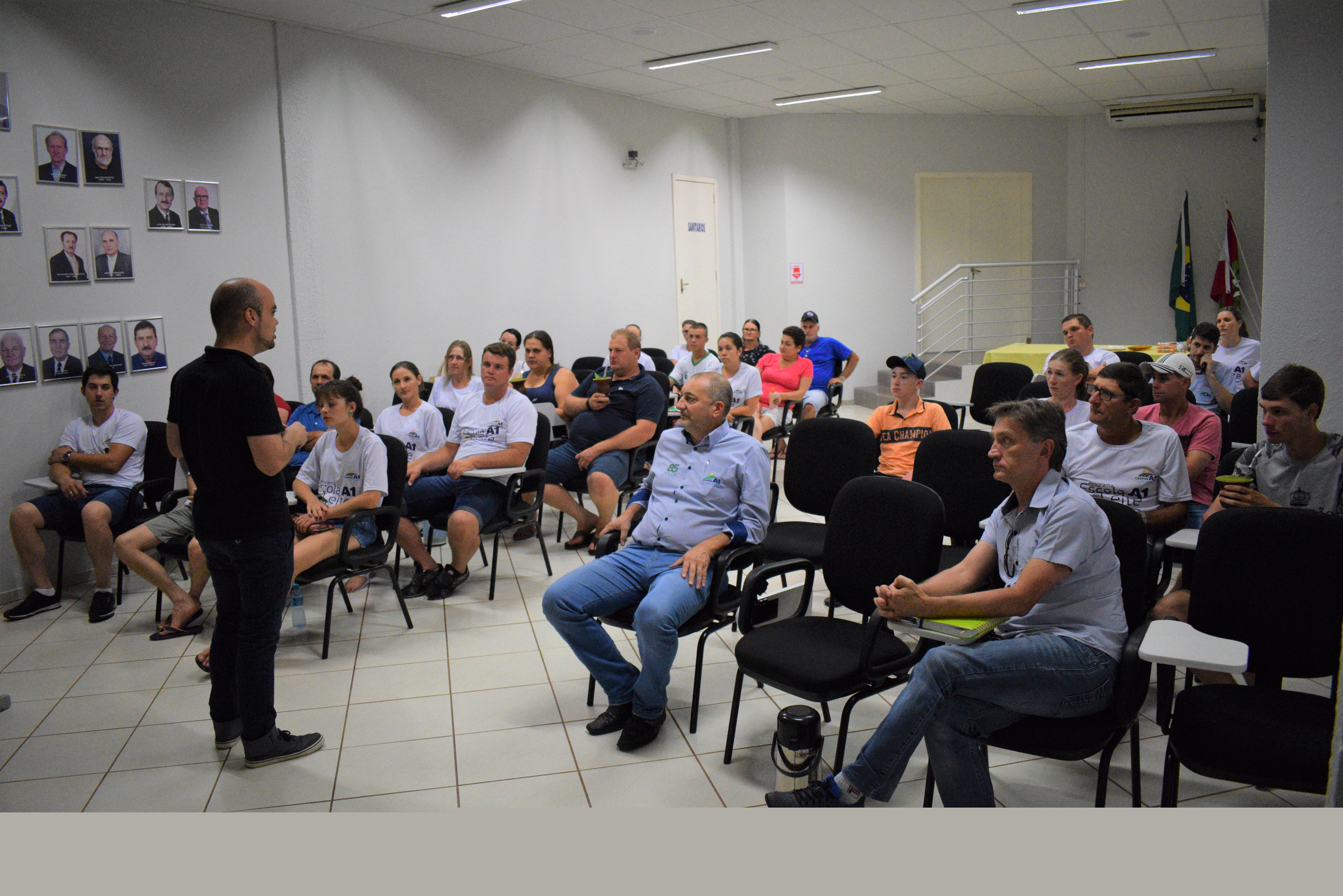 ATIVIDADE DO LEITE PROMOVEU PALESTRA SOBRE RELACIONAMENTOS