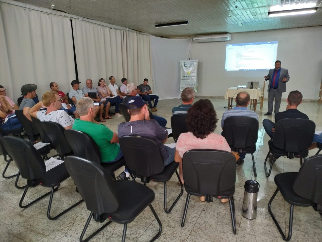 LIDERANÇA DA COOPER A1: cerca de 65 líderes participaram de treinamento