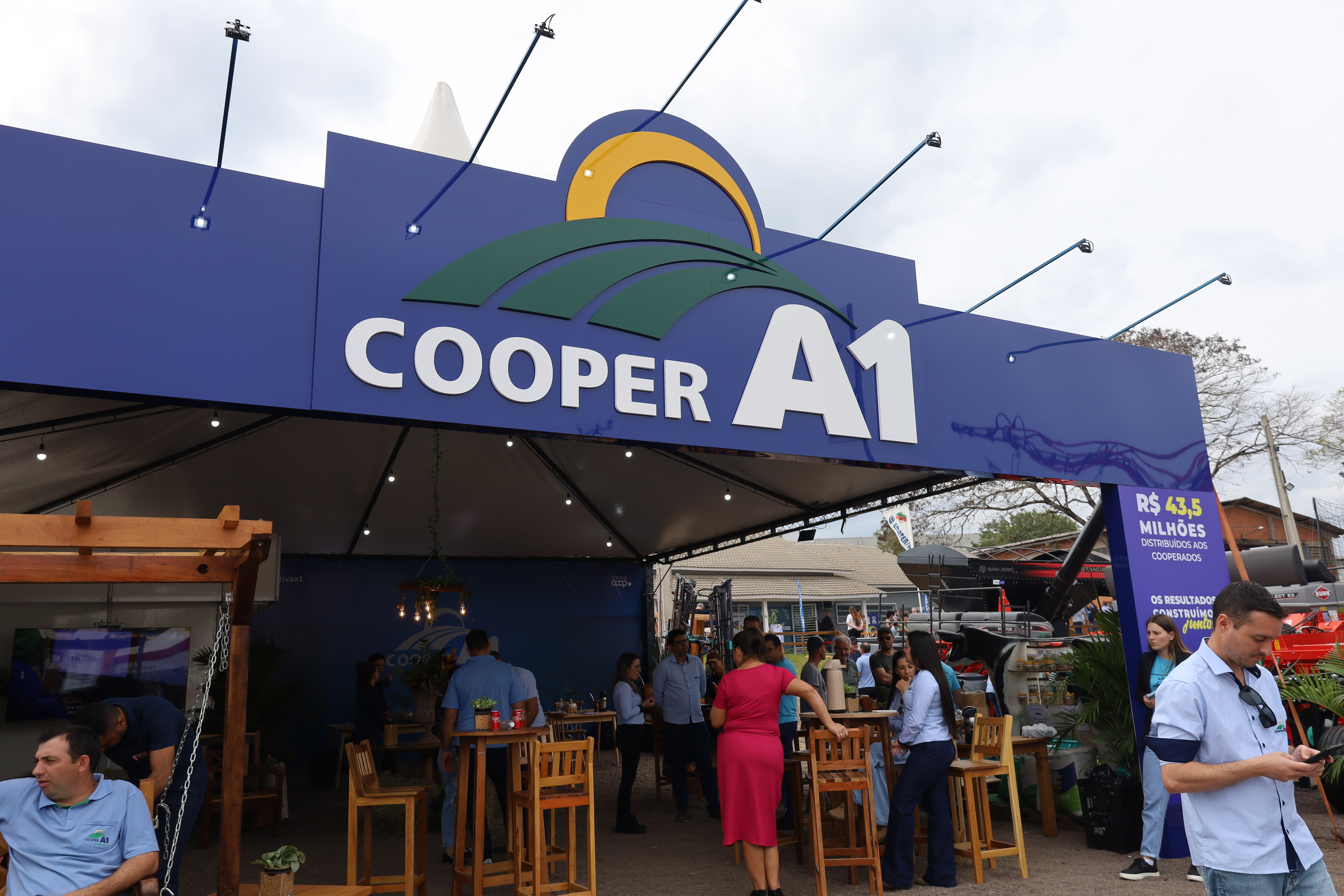 EXPOFRED 2025:  Estande da Cooper A1 com recorde de pessoas  